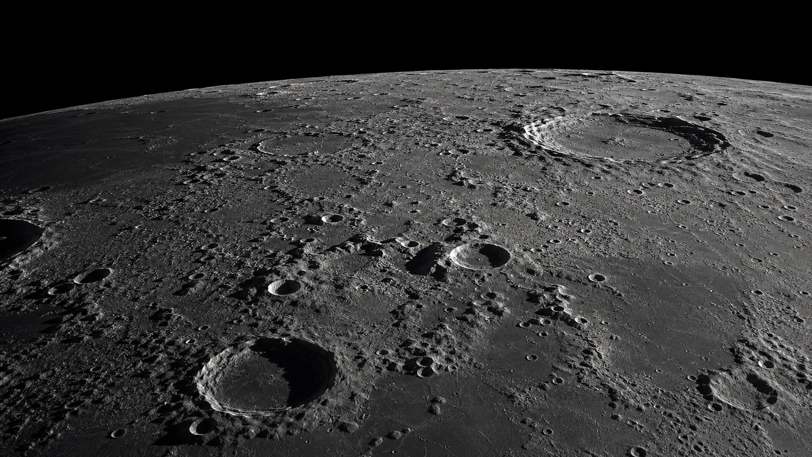 I crateri della Luna: cosa sono e come si formano