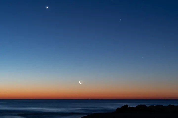 Un pianeta luminoso e stabile nel cielo del crepuscolo