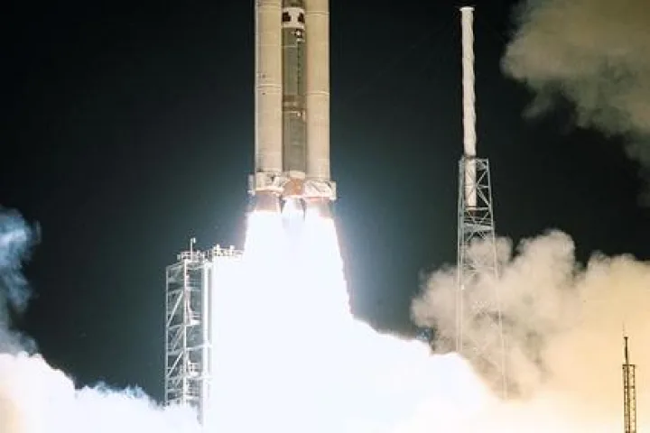 Anelli luminosi di Saturno fotografati dalla sonda Cassini